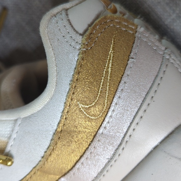 Nike Air Max 95 Av8428-001 Desert Sand Metallic Gold-Summit White Women's Size 7 - Picture 11 of 16